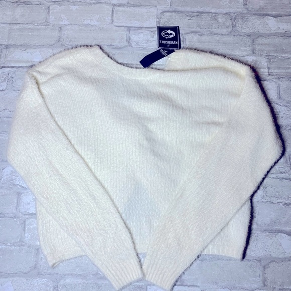 HOLLISTER: COZY REVERSIBLE TWISTED CROPPED SWEATER - Picture 3 of 8